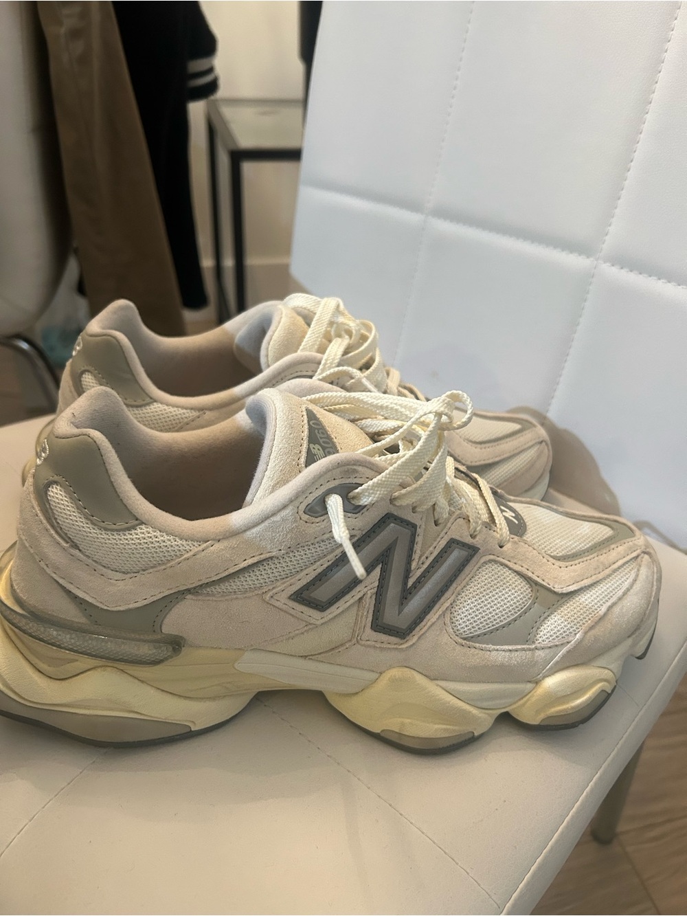 New Balance Cream & Light Gray Kids Chunky Sneaker - Picture 2 of 5